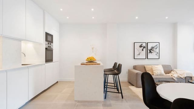2 soveværelse Lejlighed til leje i Lomas De Marbella, Marbella med garage - € 3.500 (Ref: 9959401)