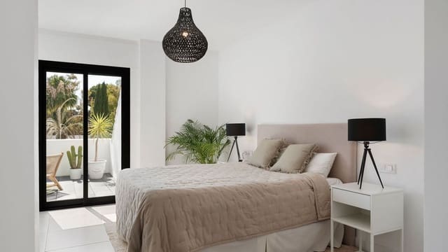 2 soveværelse Lejlighed til leje i Lomas De Marbella, Marbella med garage - € 3.500 (Ref: 9959401)