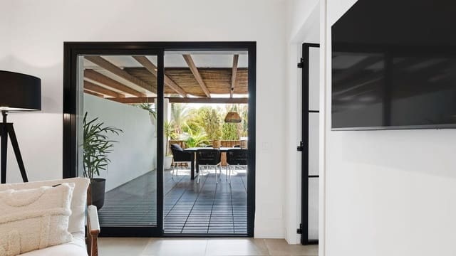 2 soveværelse Lejlighed til leje i Lomas De Marbella, Marbella med garage - € 3.500 (Ref: 9959401)