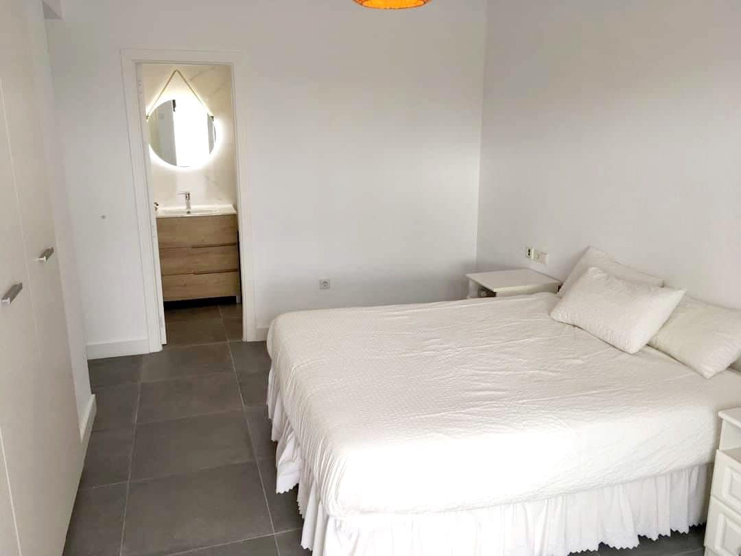 Apartamento de 2 habitaciones en Marbella en alquiler con piscina garaje - 2.350 € (Ref: 9996767)