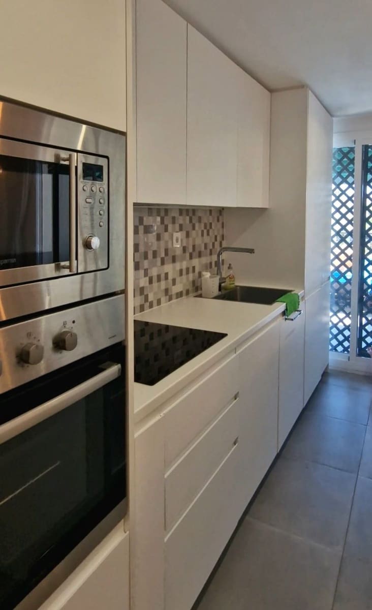 Apartamento de 2 habitaciones en Marbella en alquiler con piscina garaje - 2.350 € (Ref: 9996767)