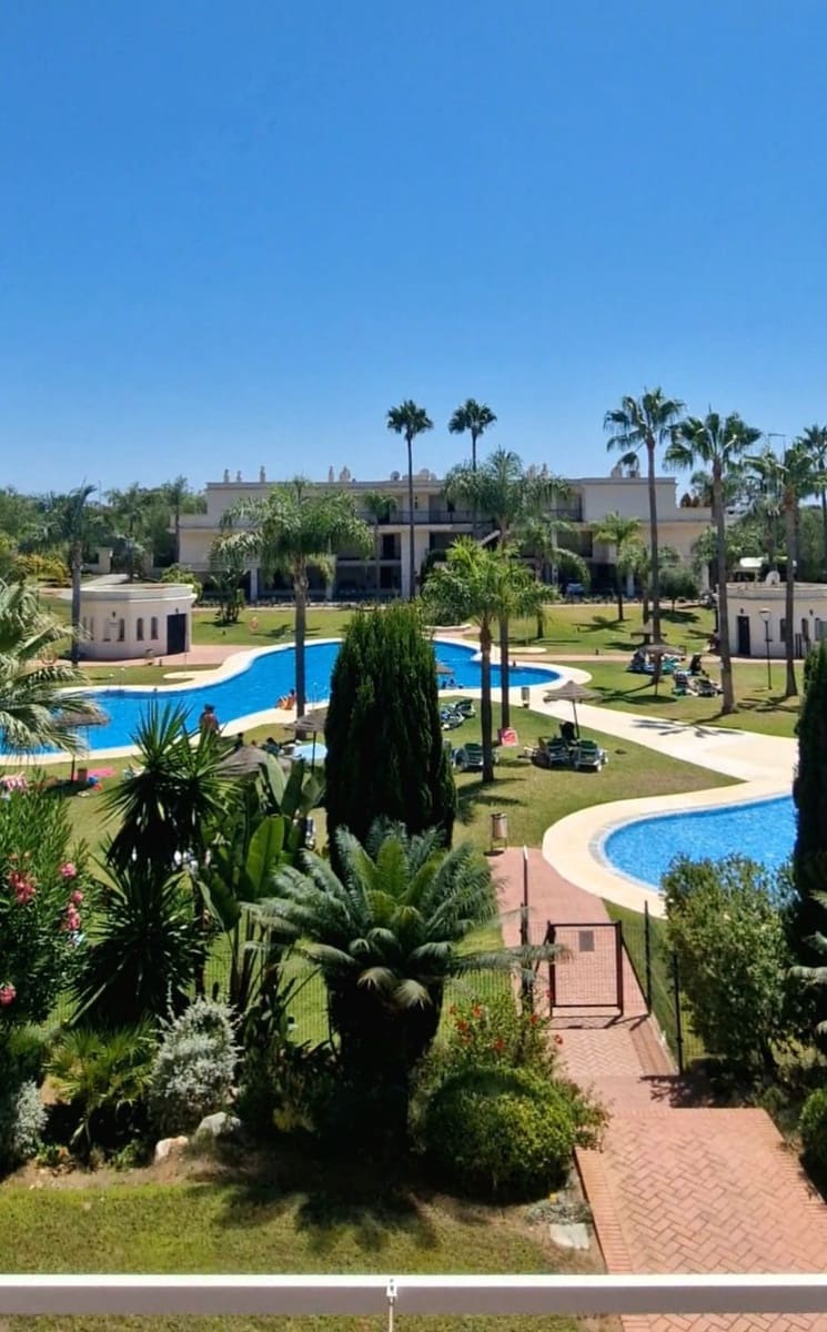Apartamento de 2 habitaciones en Marbella en alquiler con piscina garaje - 2.350 € (Ref: 9996767)