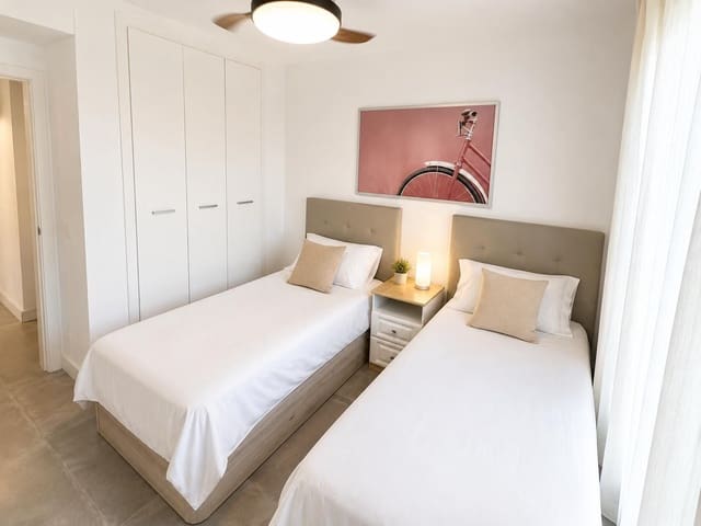Apartamento de 2 habitaciones en Rodeo Alto - Guadaiza - La Campana, Marbella en alquiler con piscina garaje - 2.350 € (Ref: 9996767)