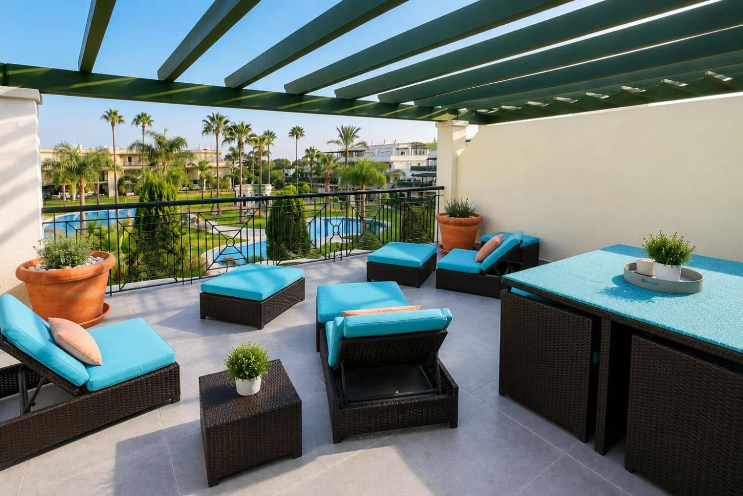 Apartamento de 2 habitaciones en Marbella en alquiler con piscina garaje - 2.350 € (Ref: 9996767)