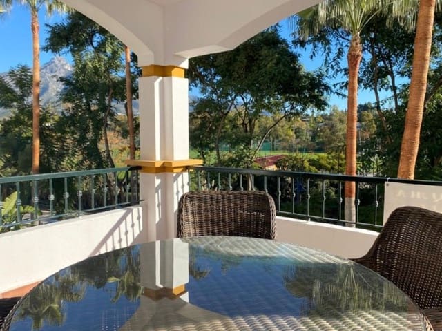 2 quarto Apartamento para arrendar em La Dama de Noche - La Alzambra, Marbella com piscina garagem - 1 900 € (Ref: 9999558)