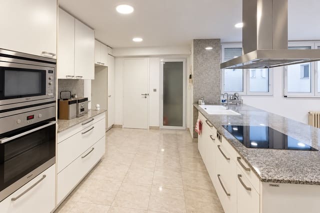 4 sypialnia Mieszkanie na sprzedaż w Exposicio, Miasto Walencja z garażem - 795 000 € (Ref: 10136358)