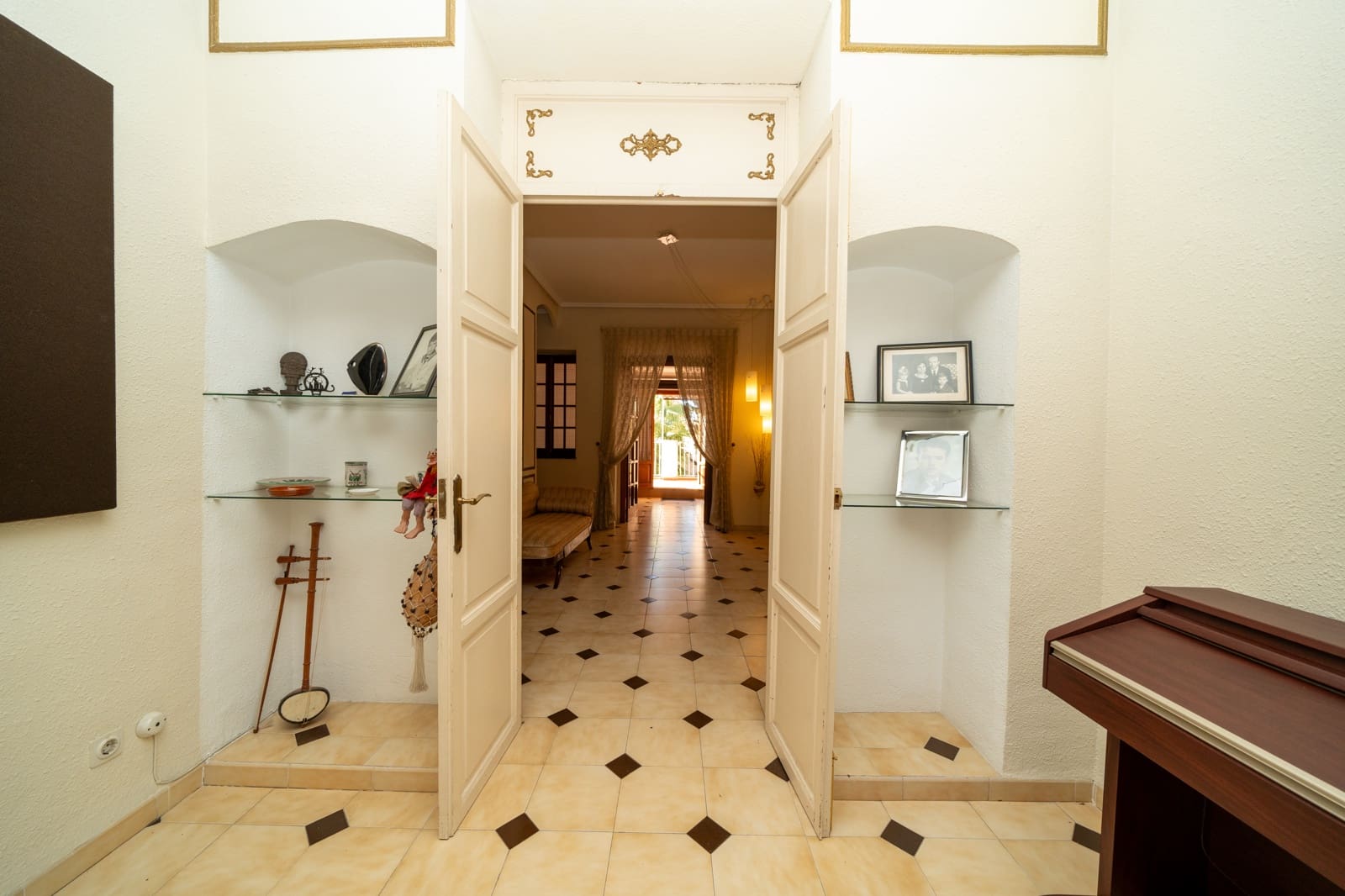 5 bedroom Townhouse for sale in Betera - € 849,750 (Ref: 8887001)