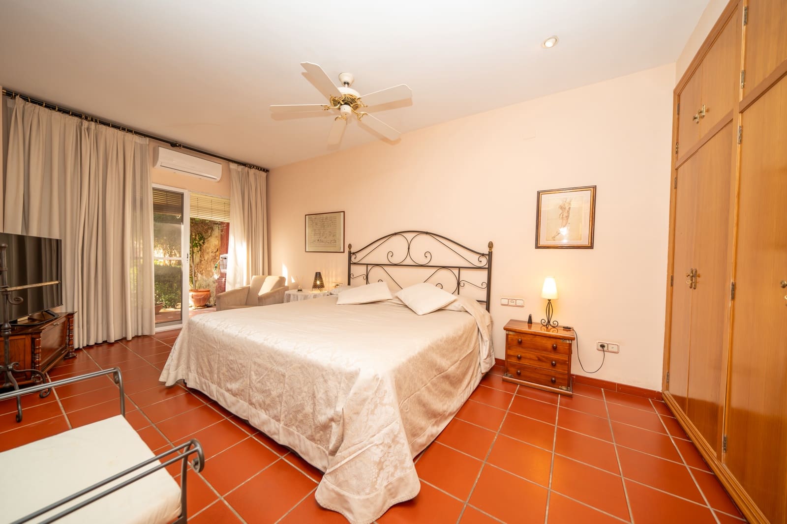 5 bedroom Townhouse for sale in Betera - € 849,750 (Ref: 8887001)