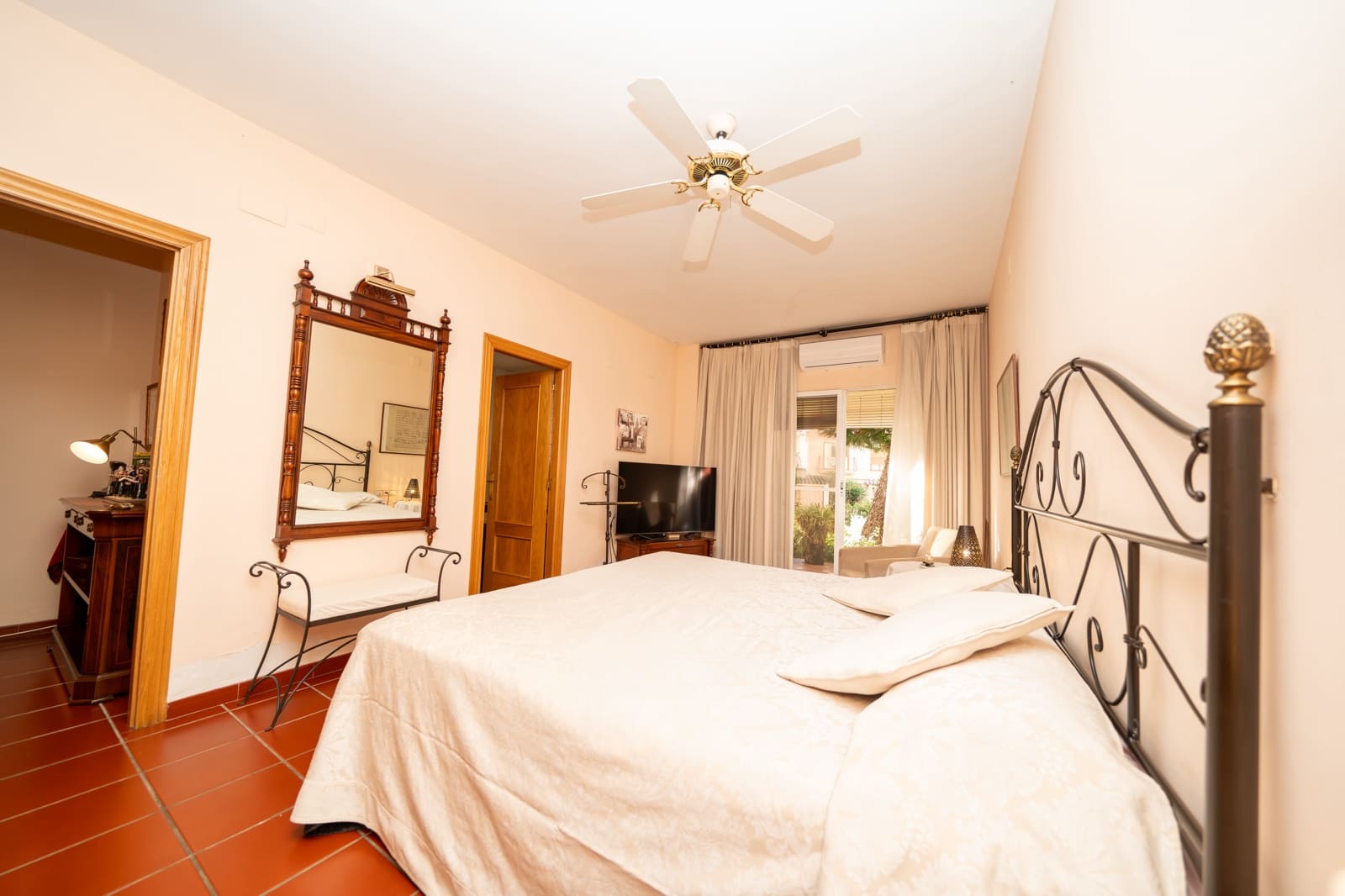 5 bedroom Townhouse for sale in Betera - € 849,750 (Ref: 8887001)