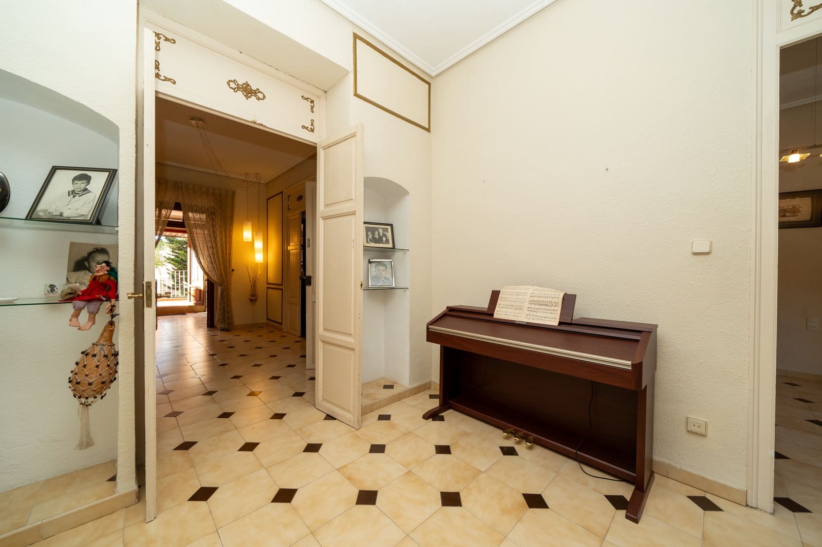 5 bedroom Townhouse for sale in Betera - € 849,750 (Ref: 8887001)