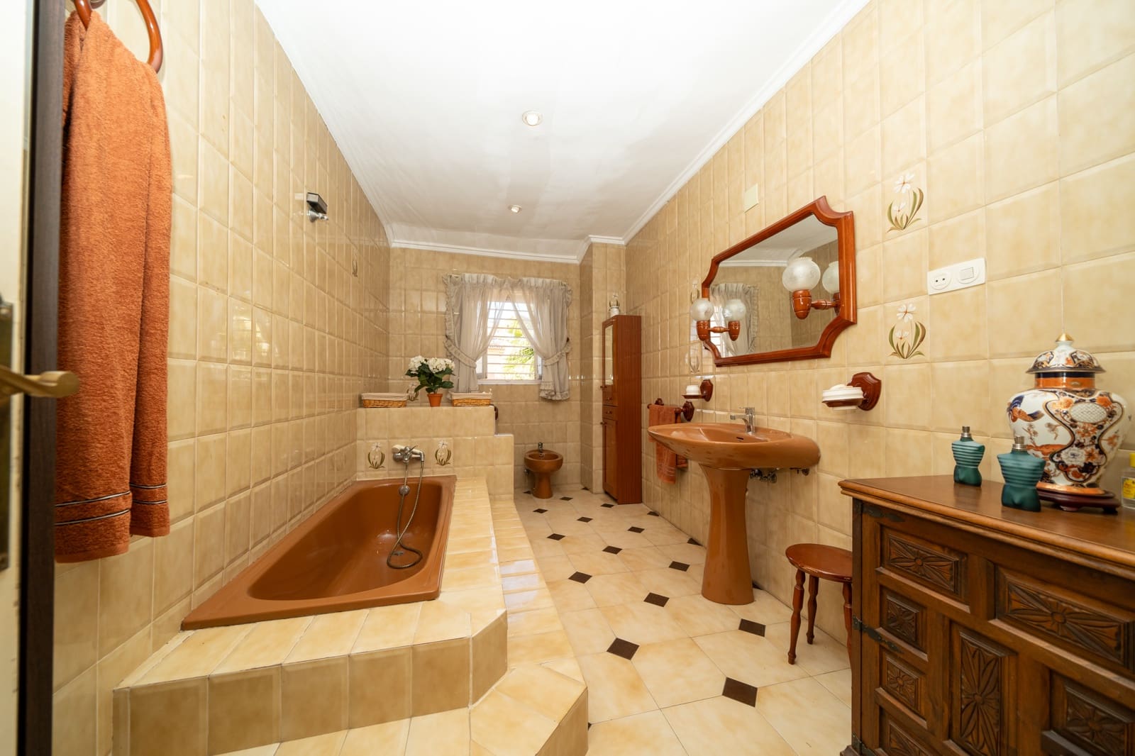 5 bedroom Townhouse for sale in Betera - € 849,750 (Ref: 8887001)