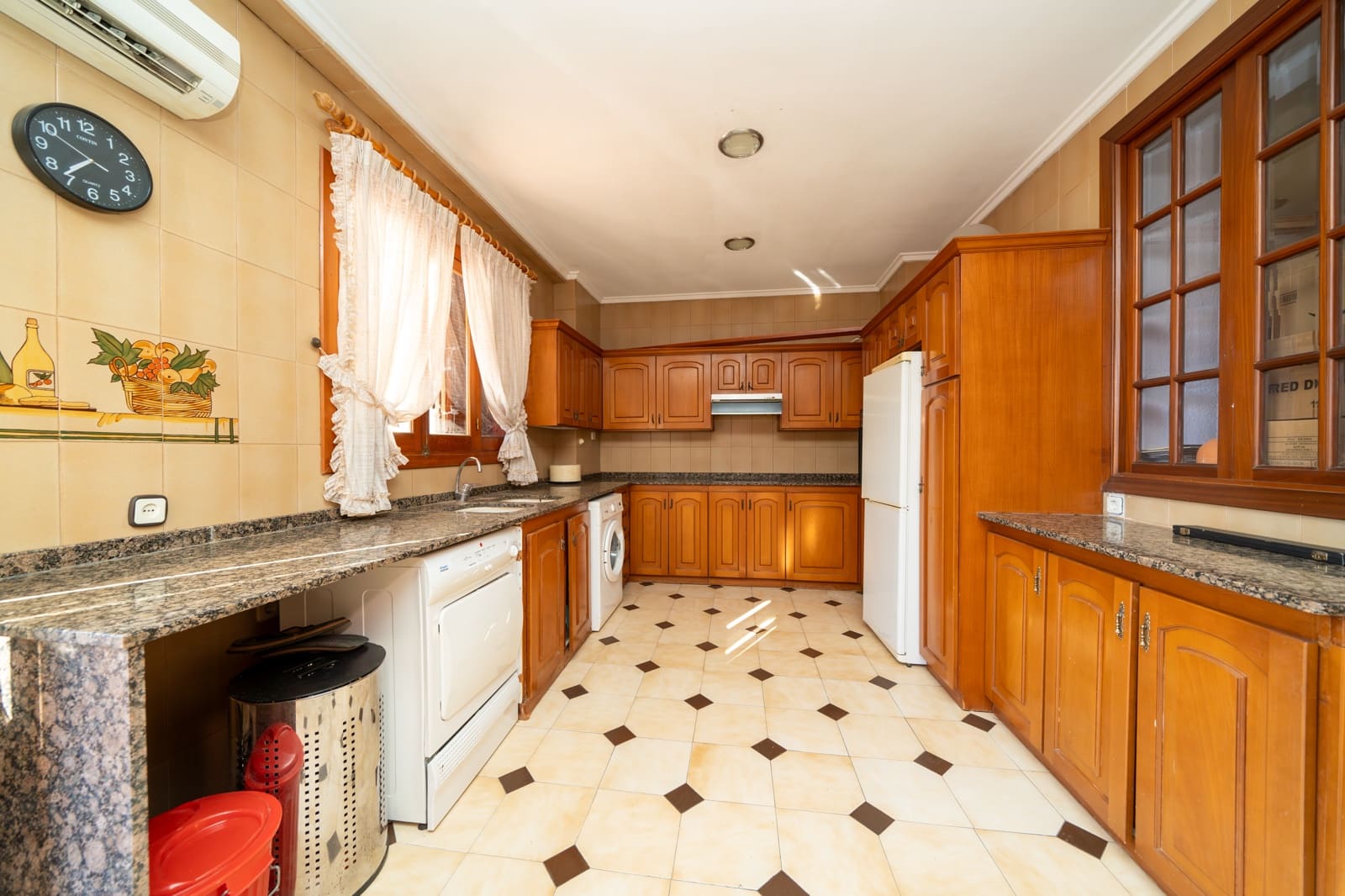 5 bedroom Townhouse for sale in Betera - € 849,750 (Ref: 8887001)