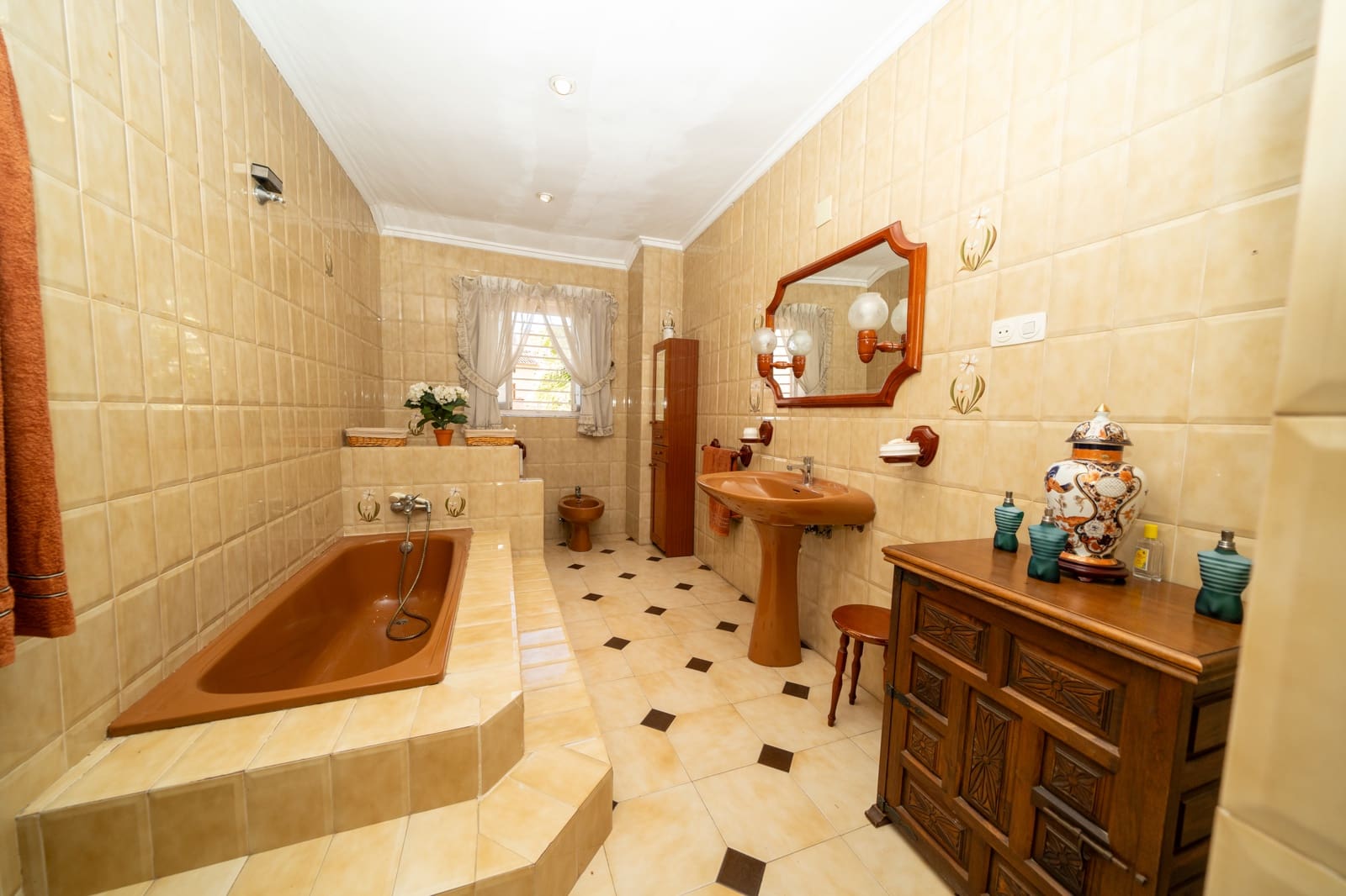 5 bedroom Townhouse for sale in Betera - € 849,750 (Ref: 8887001)