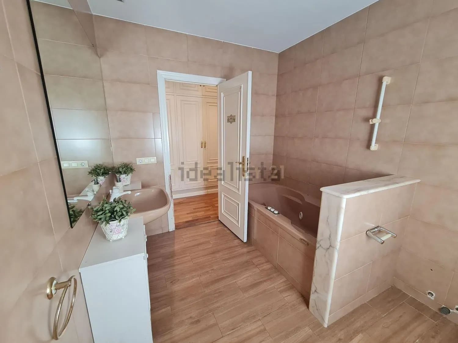 3 bedroom Villa for sale in Paterna with garage - € 830,000 (Ref: 9191597)