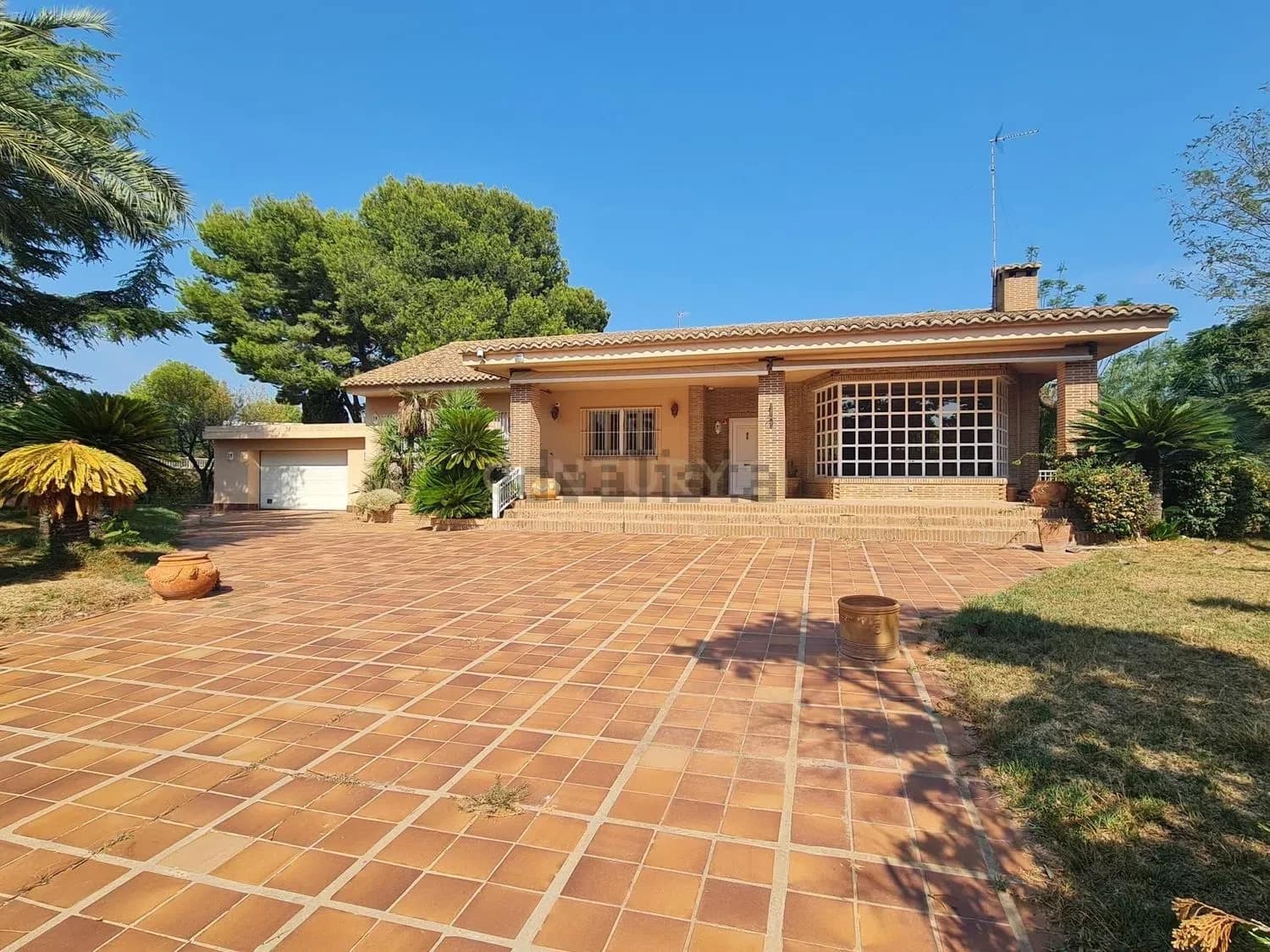 3 bedroom Villa for sale in Paterna with garage - € 830,000 (Ref: 9191597)
