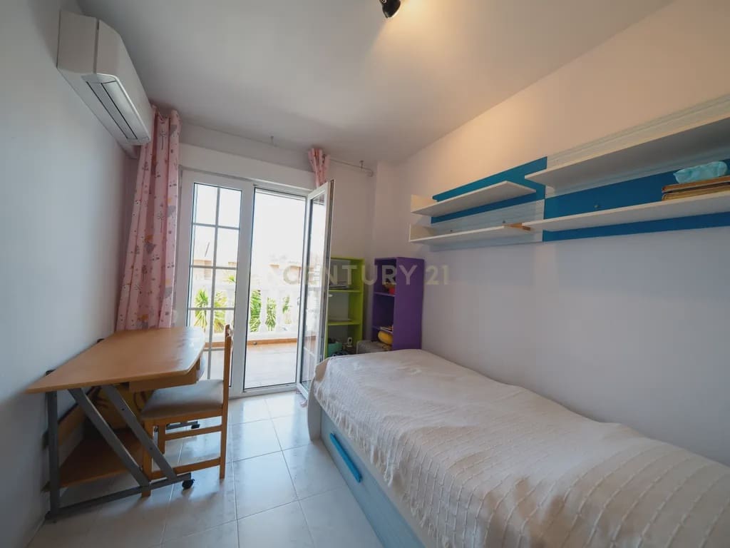 4 soverom Kjedet enebolig til salgs i Cambrils med svømmebasseng garasje - € 415 000 (Ref: 9191875)