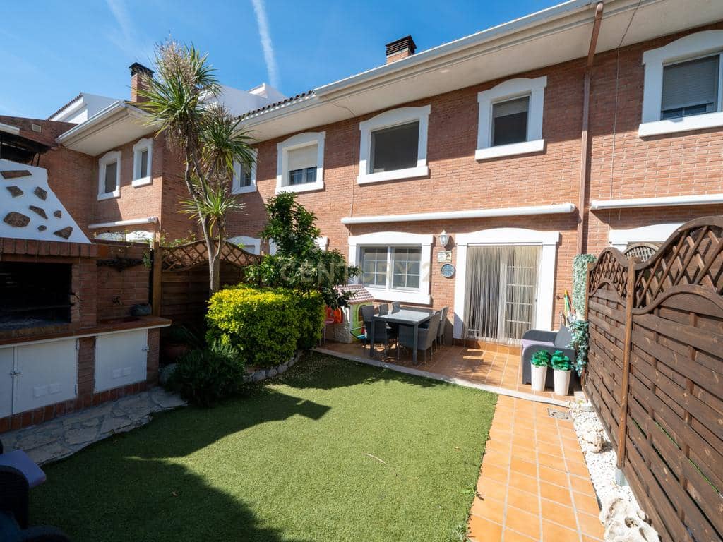 4 soverom Kjedet enebolig til salgs i Cambrils med svømmebasseng garasje - € 415 000 (Ref: 9191875)