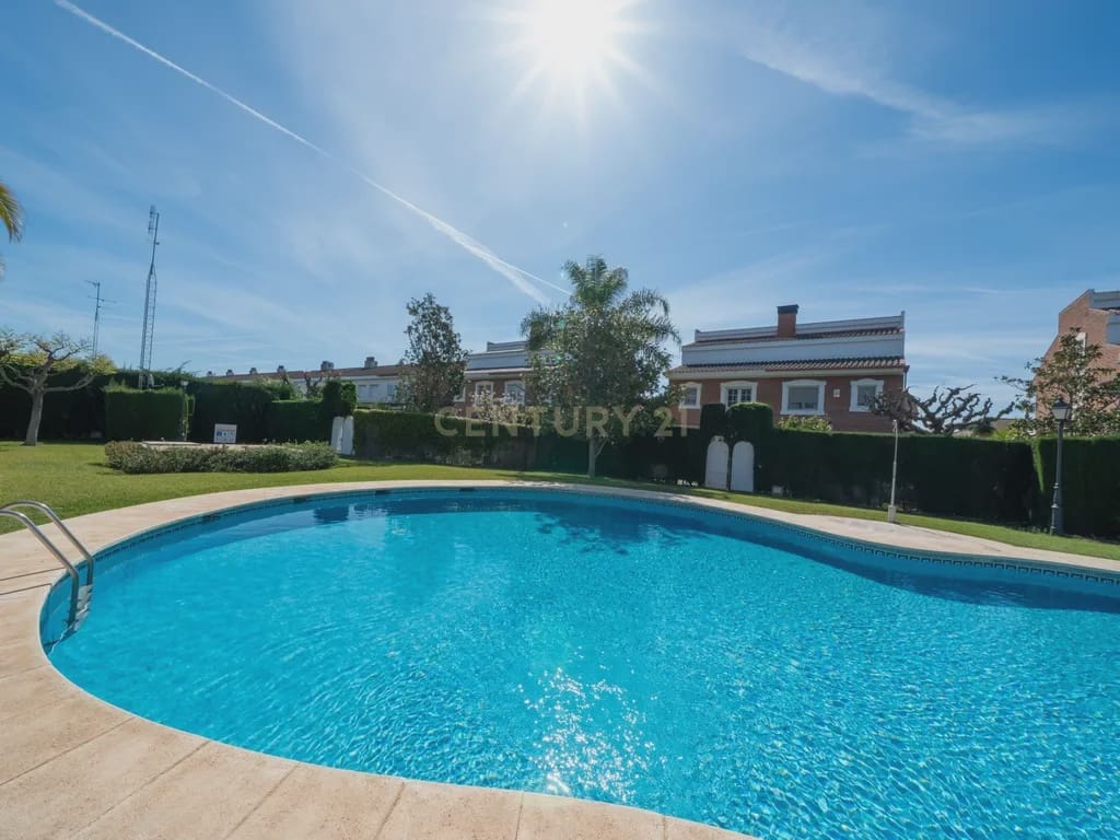 4 soverom Kjedet enebolig til salgs i Cambrils med svømmebasseng garasje - € 415 000 (Ref: 9191875)