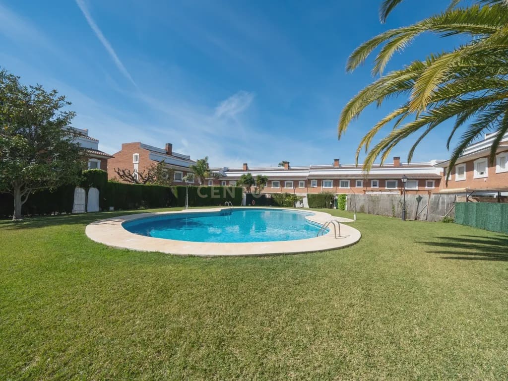 4 soverom Kjedet enebolig til salgs i Cambrils med svømmebasseng garasje - € 415 000 (Ref: 9191875)