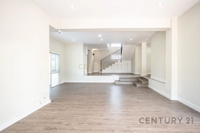 6 sypialnia Dom na sprzedaż w Riba-roja de Túria z basenem garażem - 675 000 € (Ref: 9331334)