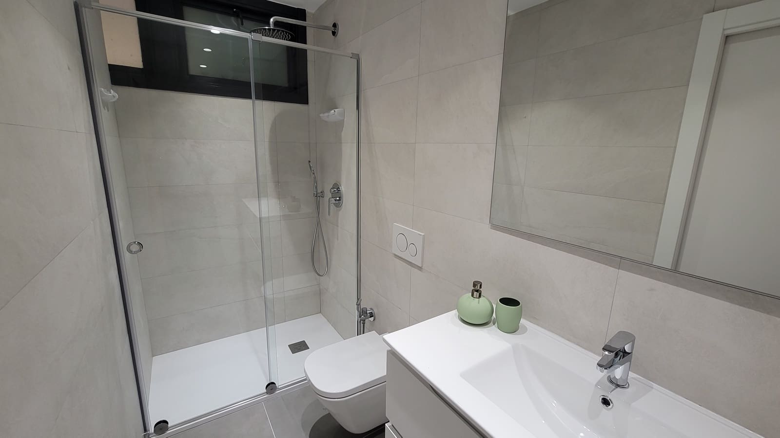 1 makuuhuone Yksiö vuokrattavana paikassa Valencia kaupunki - 1 150 € (Ref: 9337108)