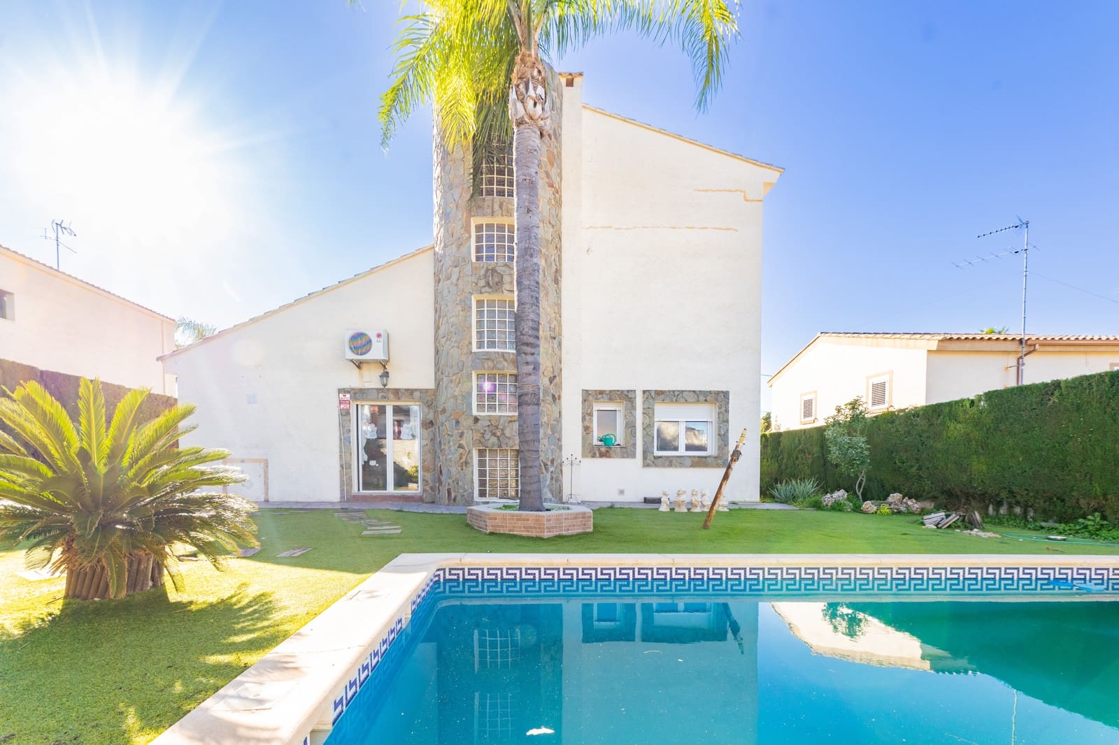 4 soveværelse Villa til salg i L'Eliana med swimmingpool garage - € 733.000 (Ref: 9418786)