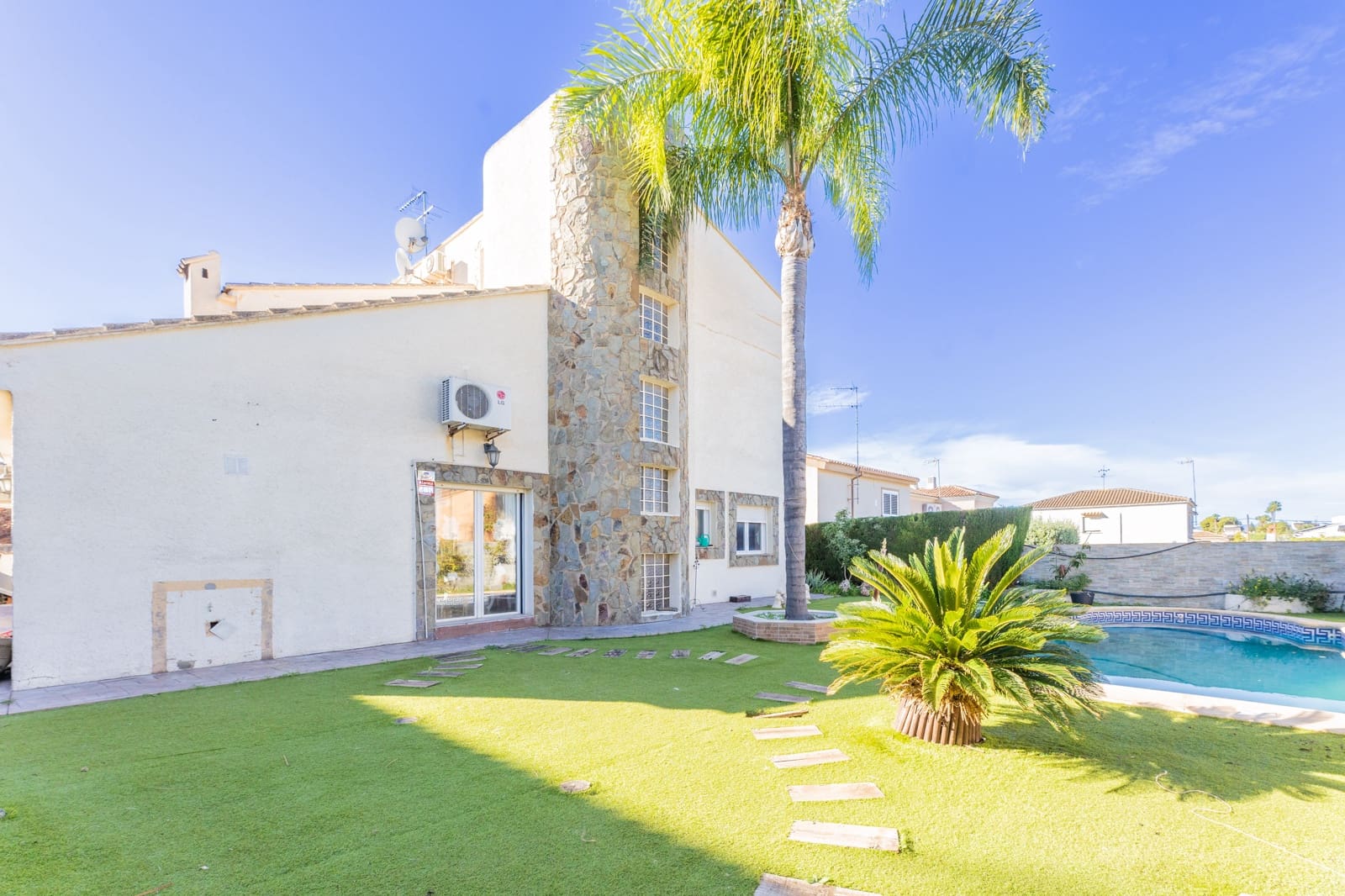 4 soveværelse Villa til salg i L'Eliana med swimmingpool garage - € 733.000 (Ref: 9418786)