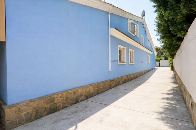 5 makuuhuone Huvila myytävänä paikassa L'Eliana mukana uima-altaan 
autotalli - 685 000 € (Ref: 9631386)