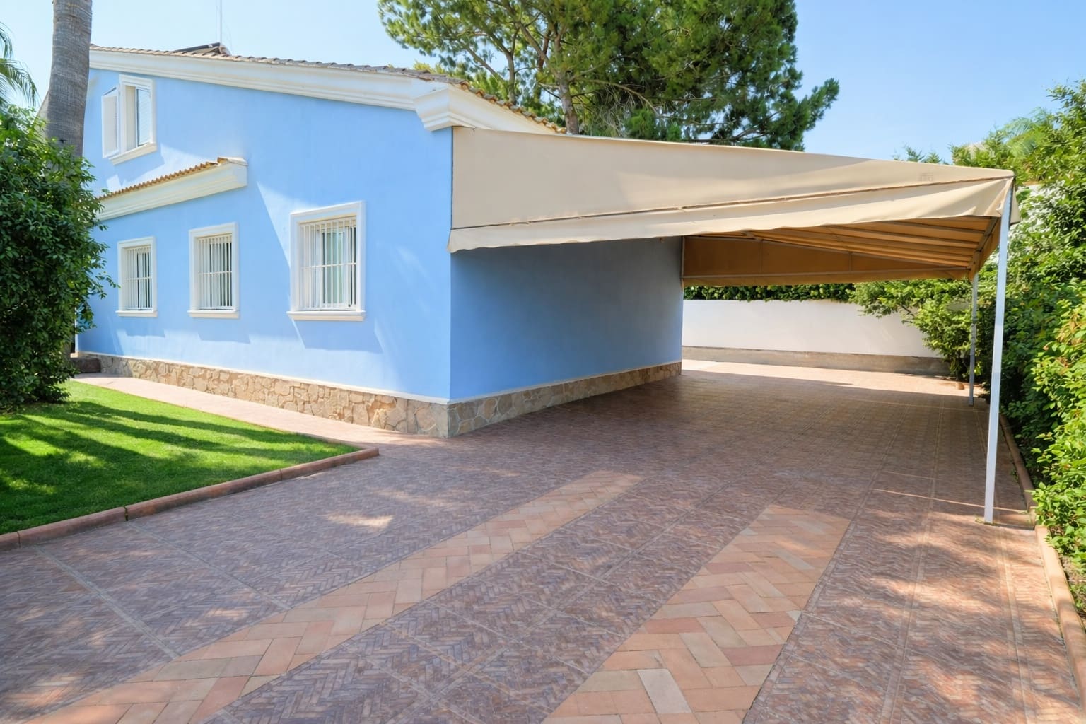 5 makuuhuone Huvila myytävänä paikassa L'Eliana mukana uima-altaan 
autotalli - 685 000 € (Ref: 9631386)