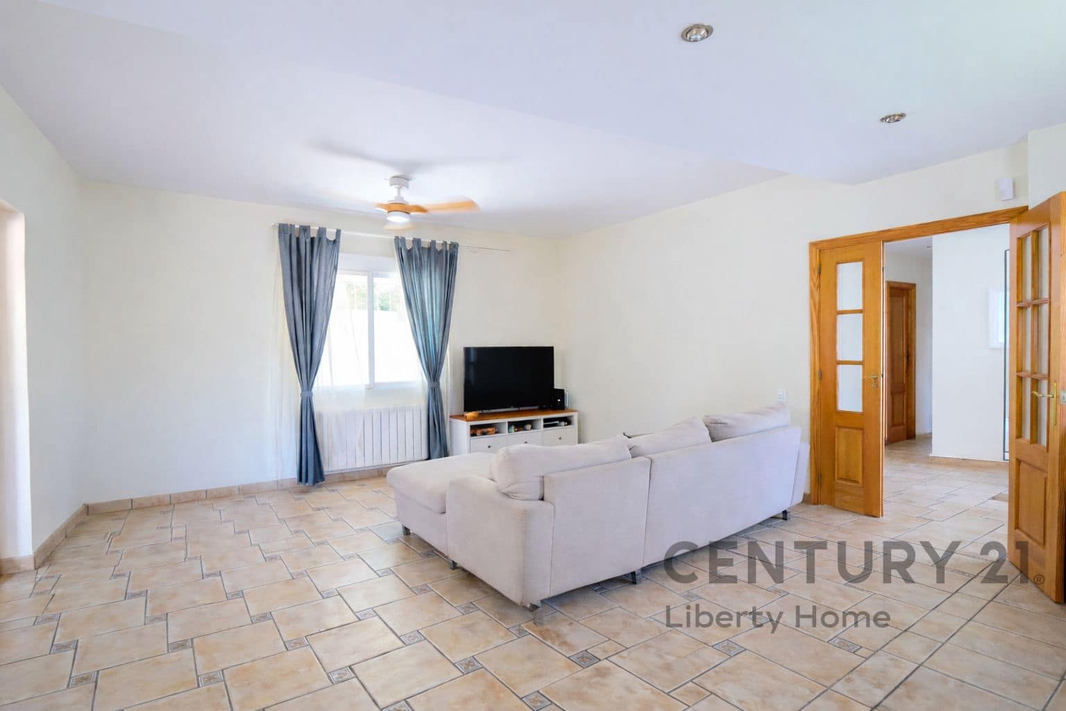 5 bedroom Villa for sale in L'Eliana with pool garage - € 685,000 (Ref: 9631386)