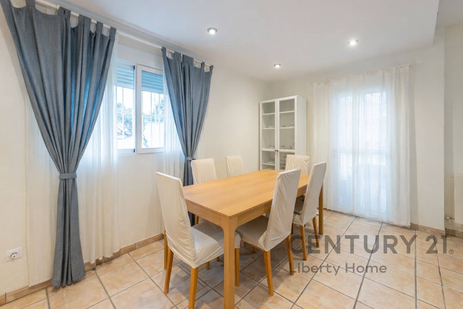 5 bedroom Villa for sale in L'Eliana with pool garage - € 685,000 (Ref: 9631386)