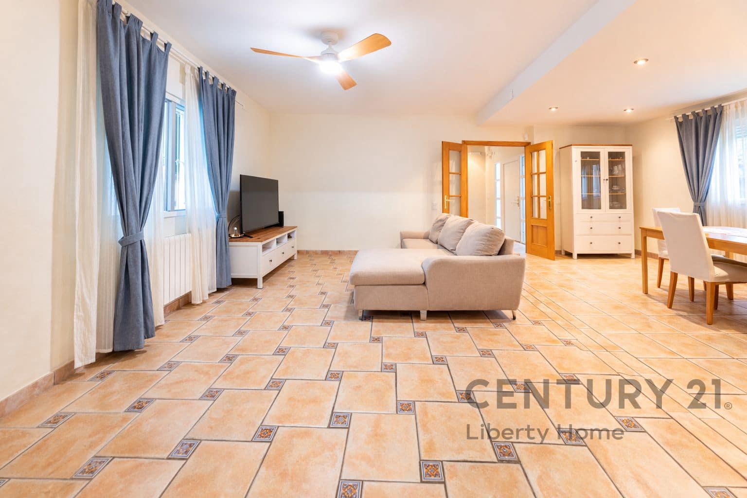 5 bedroom Villa for sale in L'Eliana with pool garage - € 685,000 (Ref: 9631386)