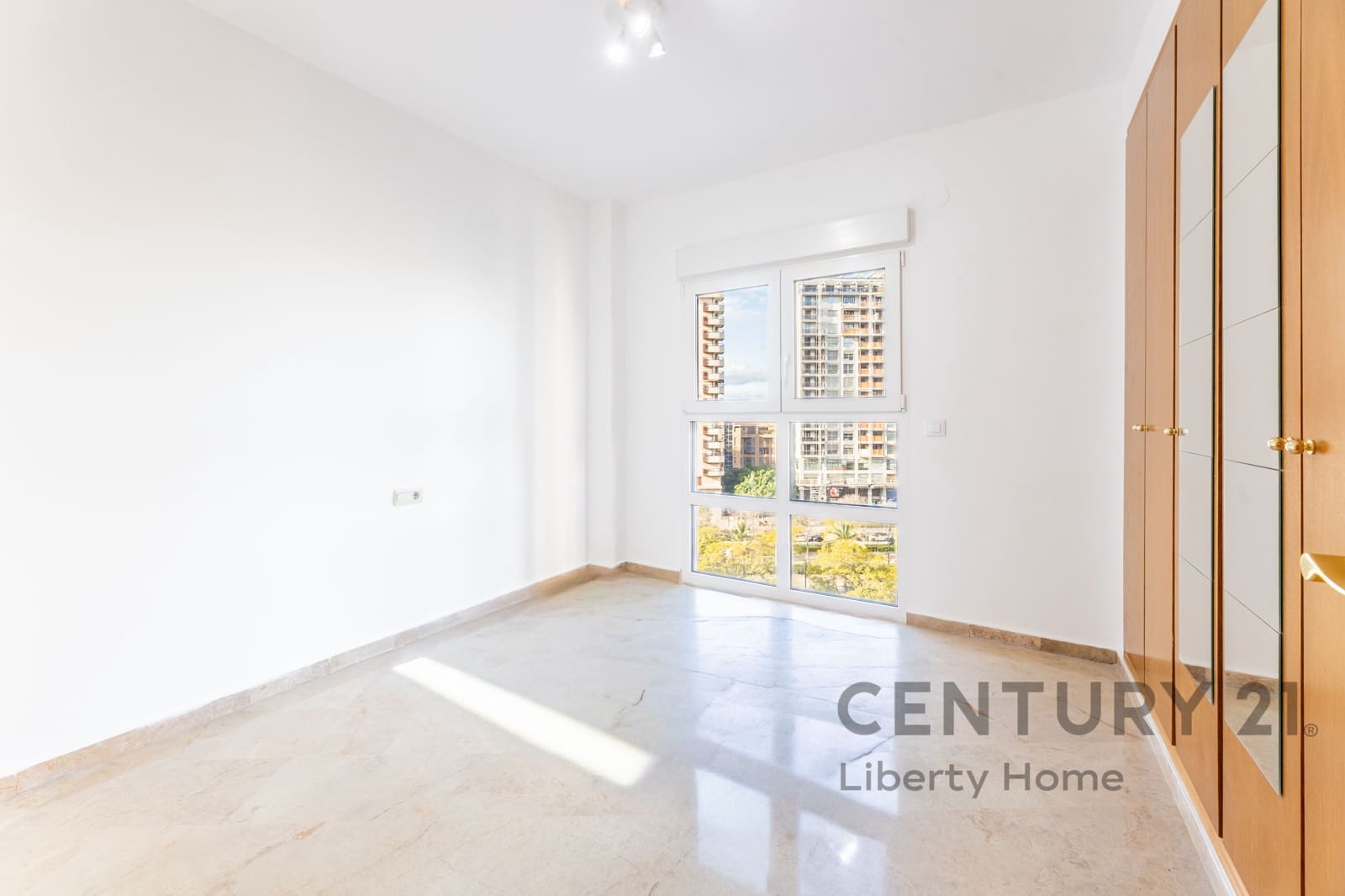 4 soverom Leilighet til leie i Valencia by med garasje - € 2 350 (Ref: 9750841)