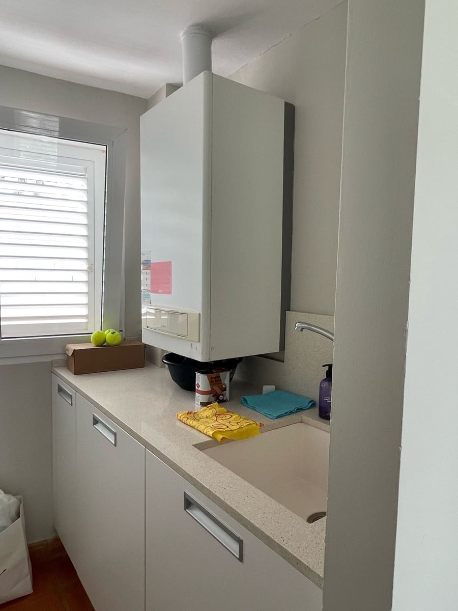 4 makuuhuone Huvila vuokrattavana paikassa Torrent mukana uima-altaan 
autotalli - 2 700 € (Ref: 9793390)