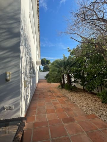 Chalet de 4 habitaciones en El Vedat de Torrente, Torrent en alquiler con piscina garaje - 2.700 € (Ref: 9793390)