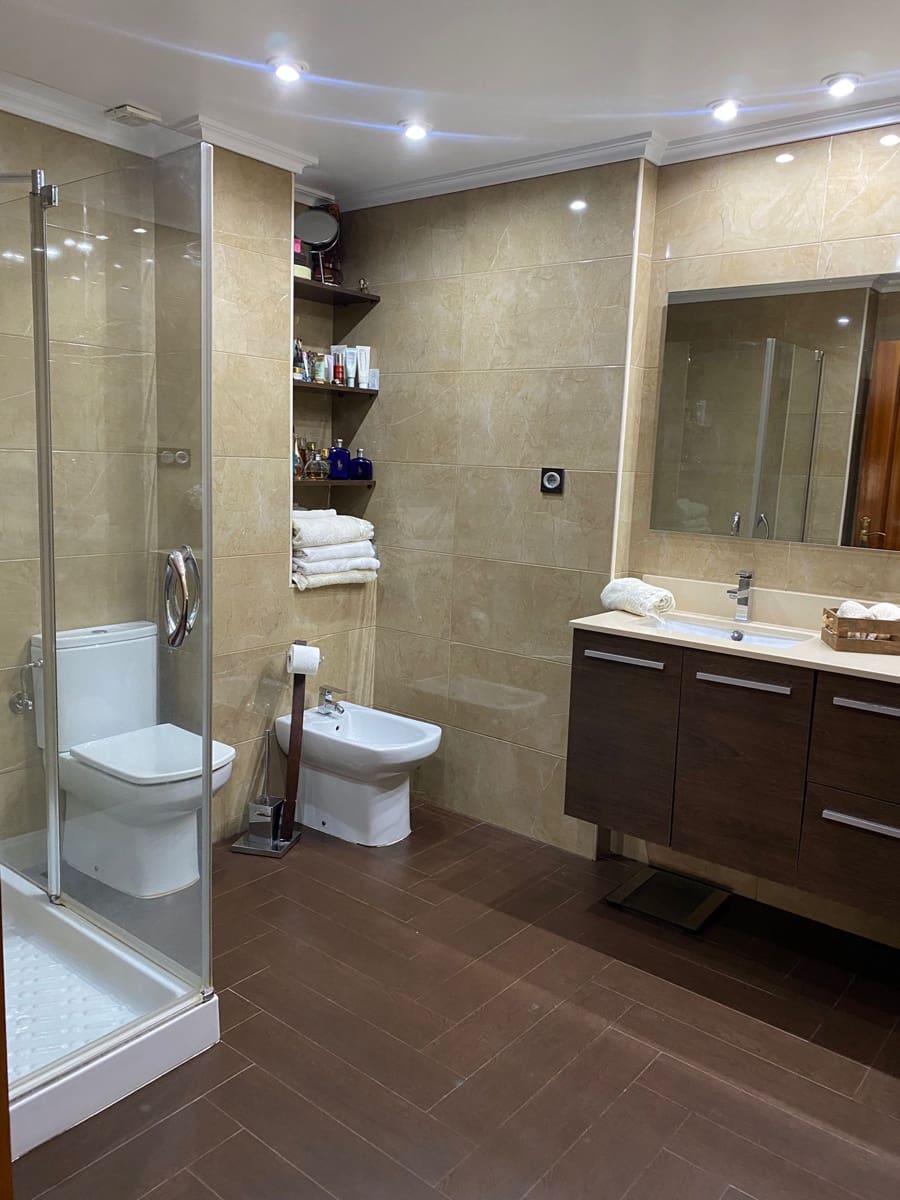 4 makuuhuone Huvila vuokrattavana paikassa Torrent mukana uima-altaan 
autotalli - 2 700 € (Ref: 9793390)