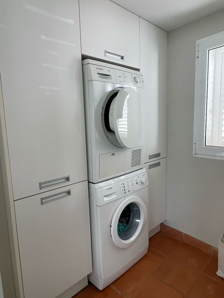 4 makuuhuone Huvila vuokrattavana paikassa Torrent mukana uima-altaan 
autotalli - 2 700 € (Ref: 9793390)