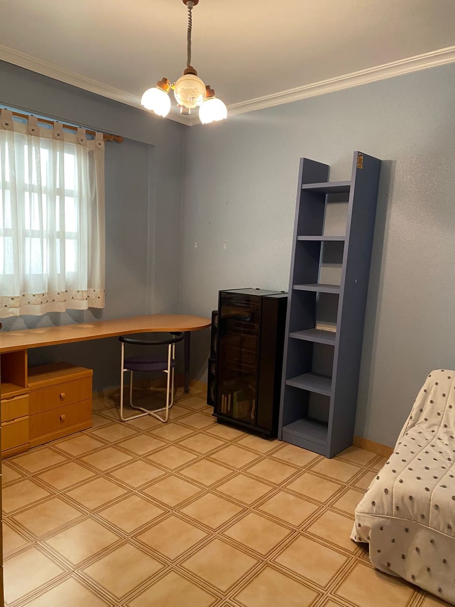 4 makuuhuone Huvila vuokrattavana paikassa Torrent mukana uima-altaan 
autotalli - 2 700 € (Ref: 9793390)
