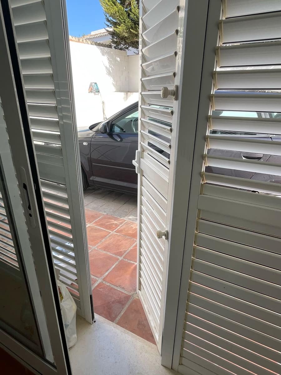 4 makuuhuone Huvila vuokrattavana paikassa Torrent mukana uima-altaan 
autotalli - 2 700 € (Ref: 9793390)