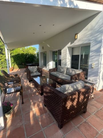 Chalet de 4 habitaciones en El Vedat de Torrente, Torrent en alquiler con piscina garaje - 2.700 € (Ref: 9793390)