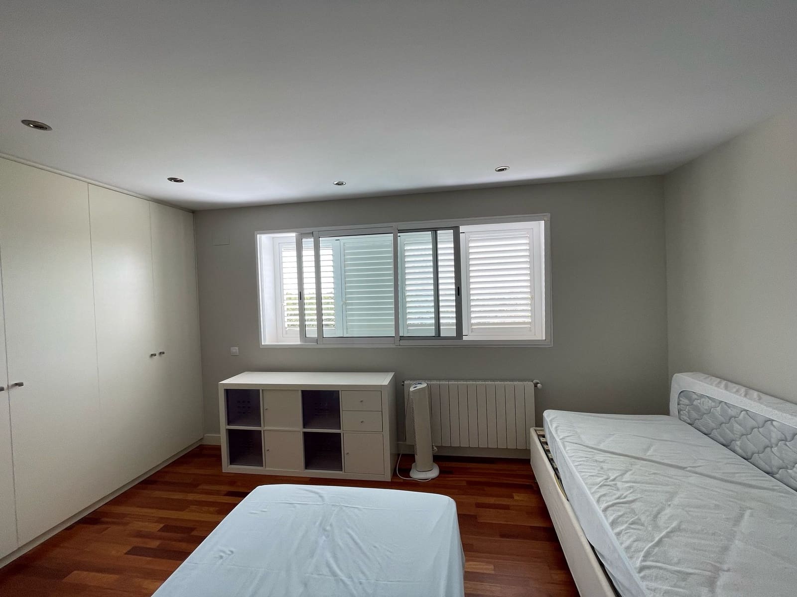 4 makuuhuone Huvila vuokrattavana paikassa Torrent mukana uima-altaan 
autotalli - 2 700 € (Ref: 9793390)