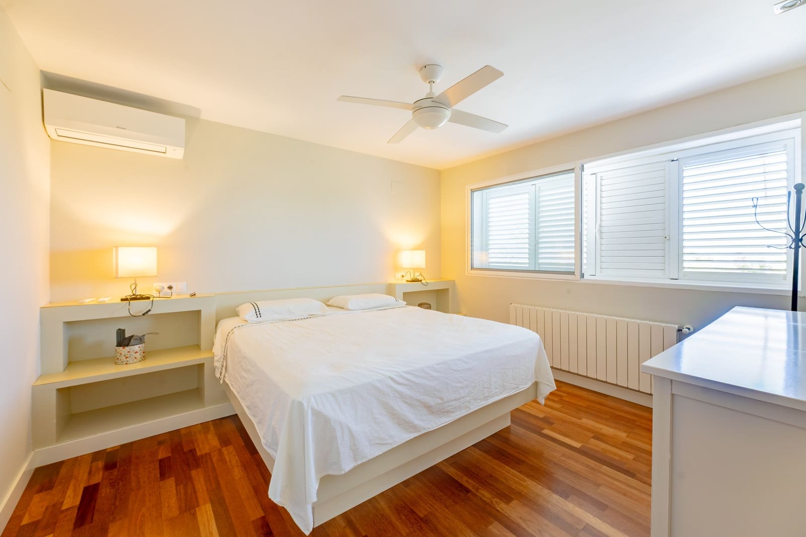 4 camera da letto Villa da affittare in Torrent con piscina garage - 2.700 € (Rif: 9793390)