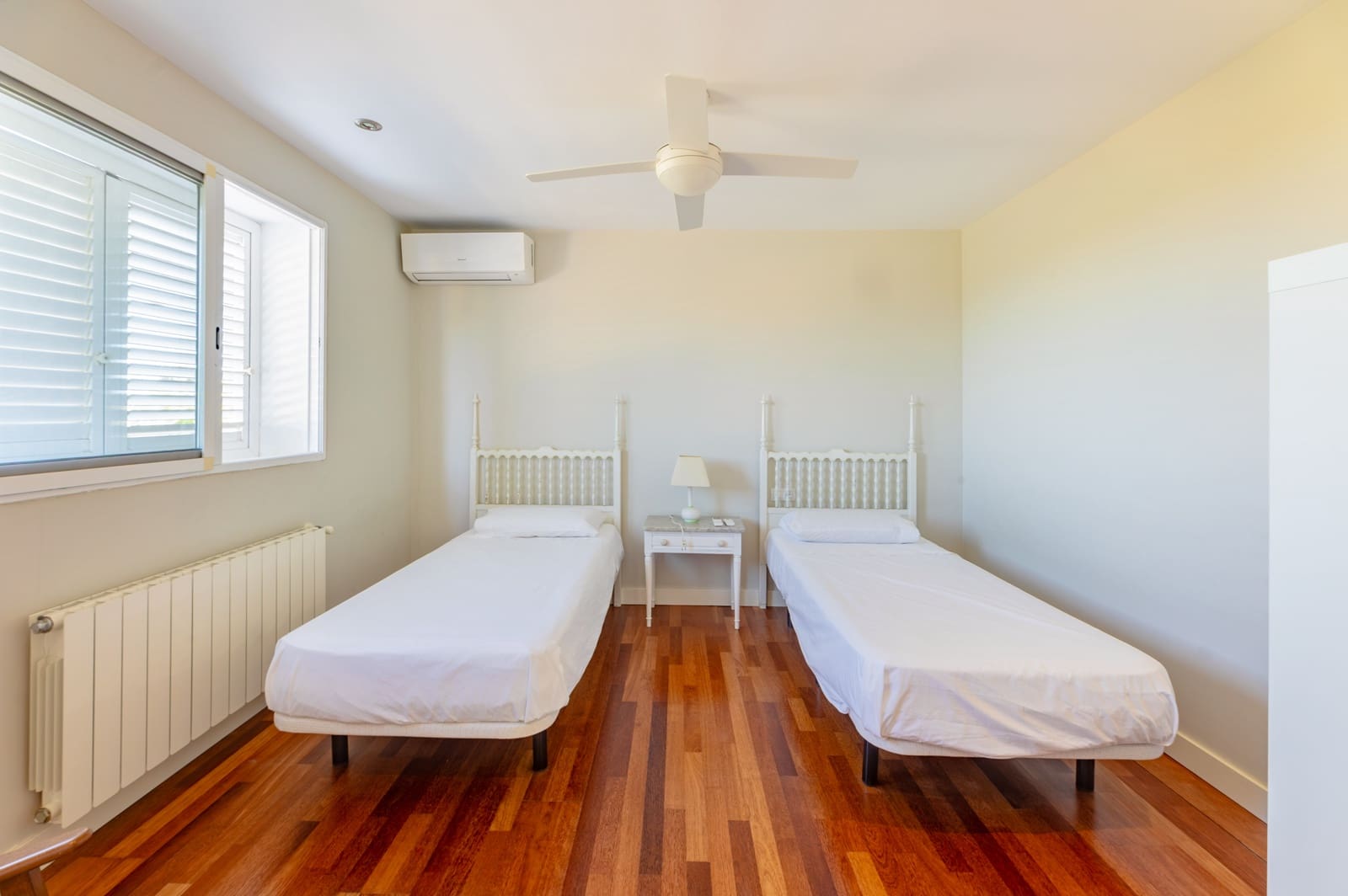 4 camera da letto Villa da affittare in Torrent con piscina garage - 2.700 € (Rif: 9793390)