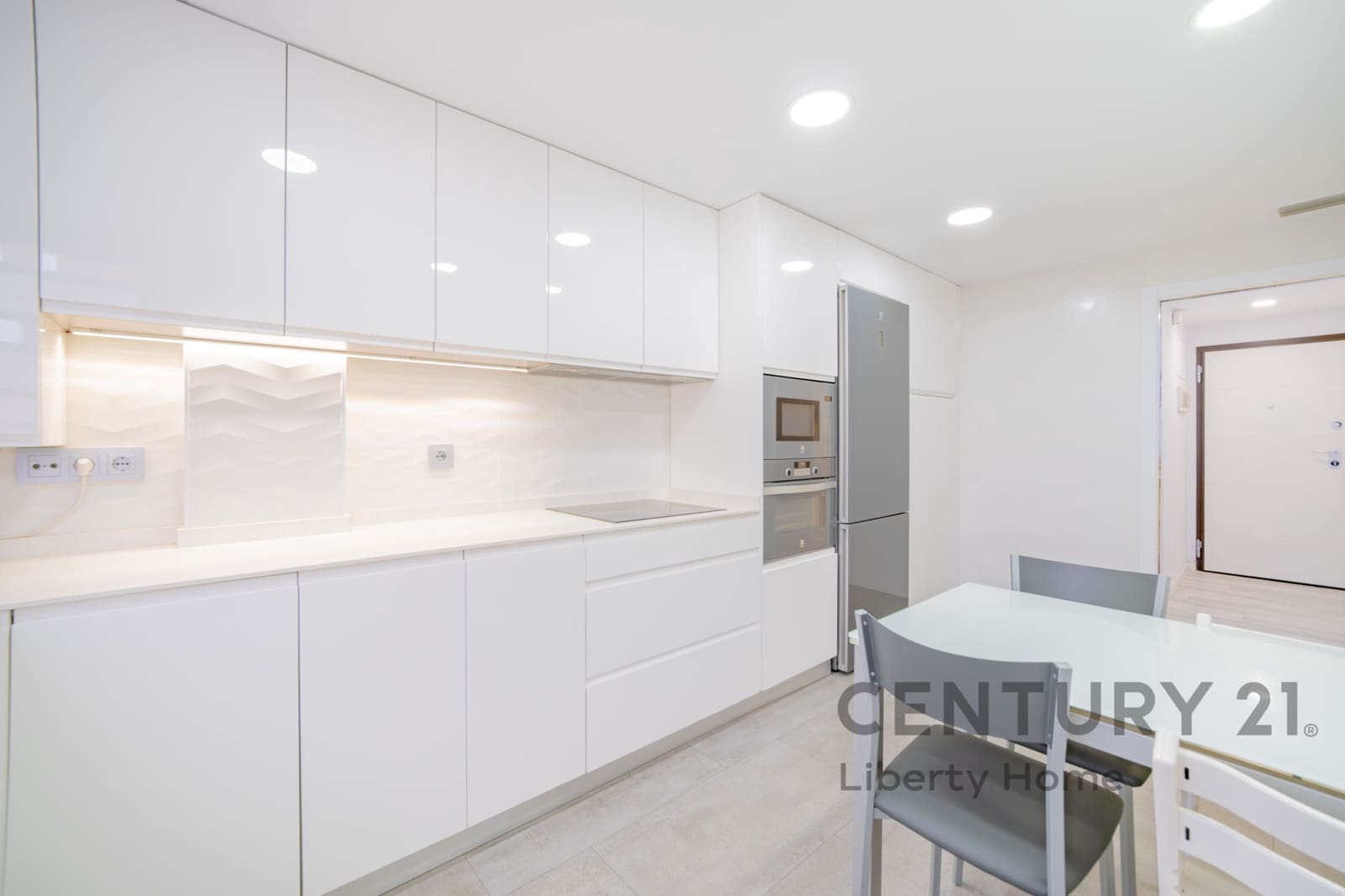 3 makuuhuone Asunto vuokrattavana paikassa Valencia kaupunki mukana uima-altaan 
autotalli - 2 180 € (Ref: 9932366)