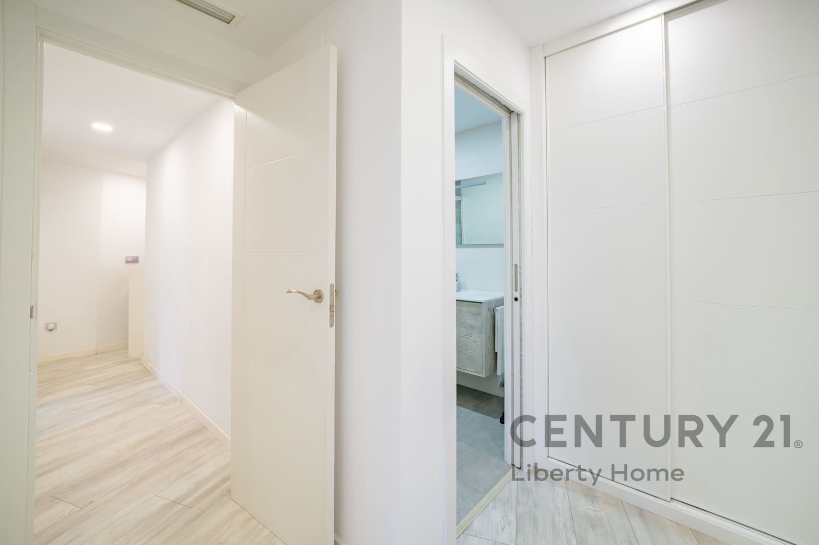 3 makuuhuone Asunto vuokrattavana paikassa Valencia kaupunki mukana uima-altaan 
autotalli - 2 180 € (Ref: 9932366)