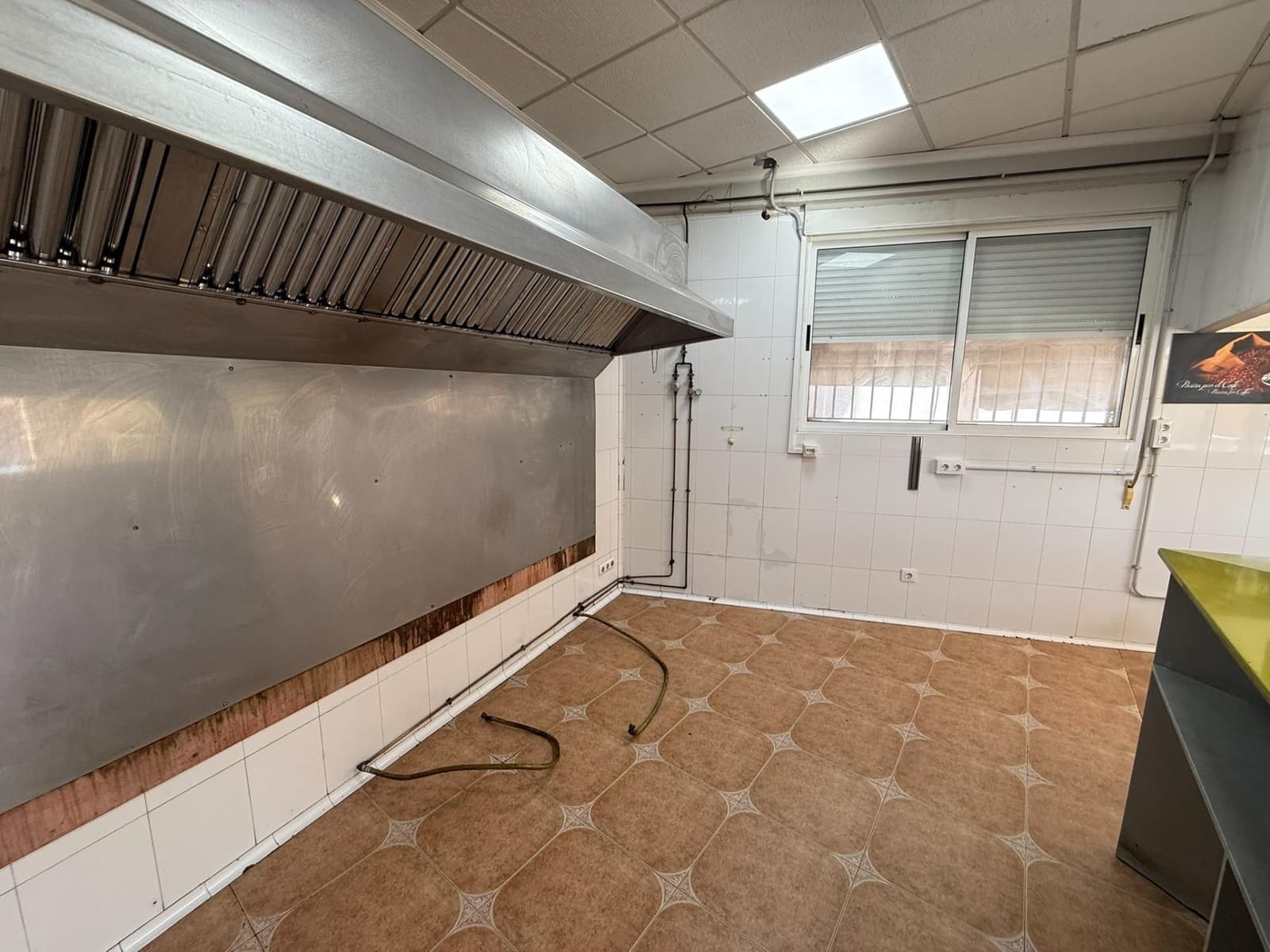 Kommersiell till salu i Aguilas - 130 000 € (Ref: 9649983)