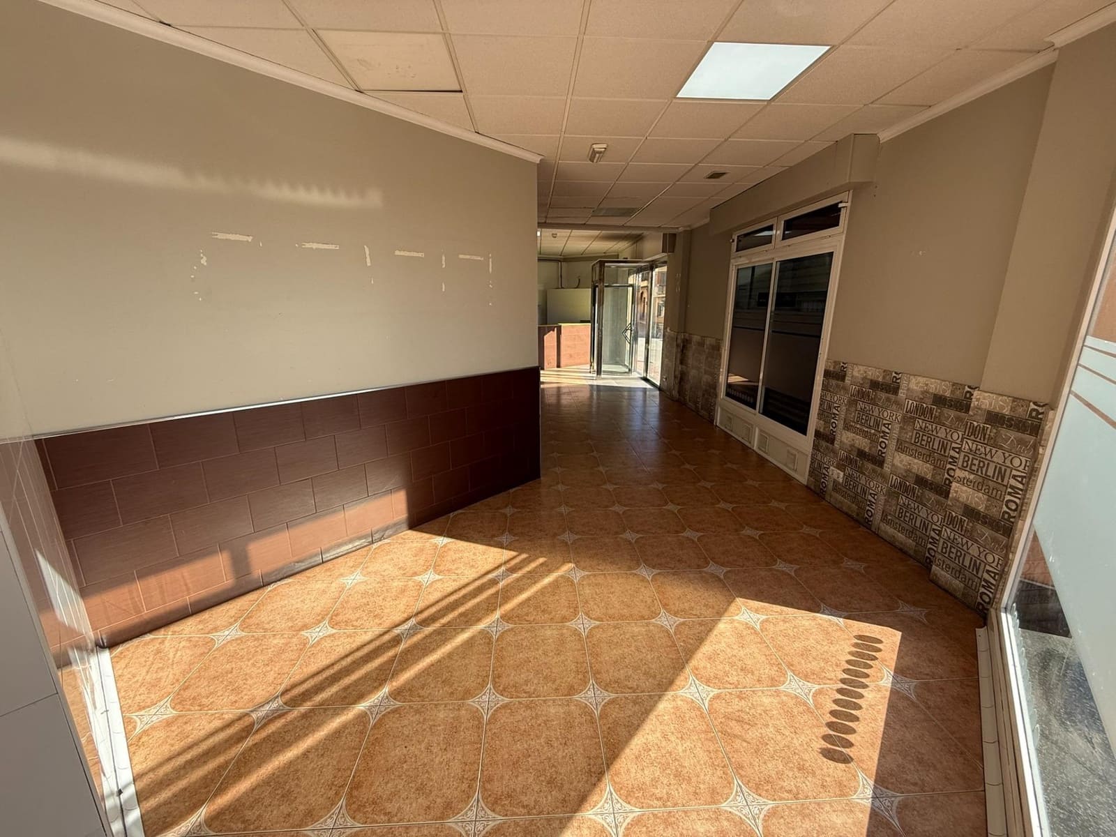 Kommersiell till salu i Aguilas - 130 000 € (Ref: 9649983)