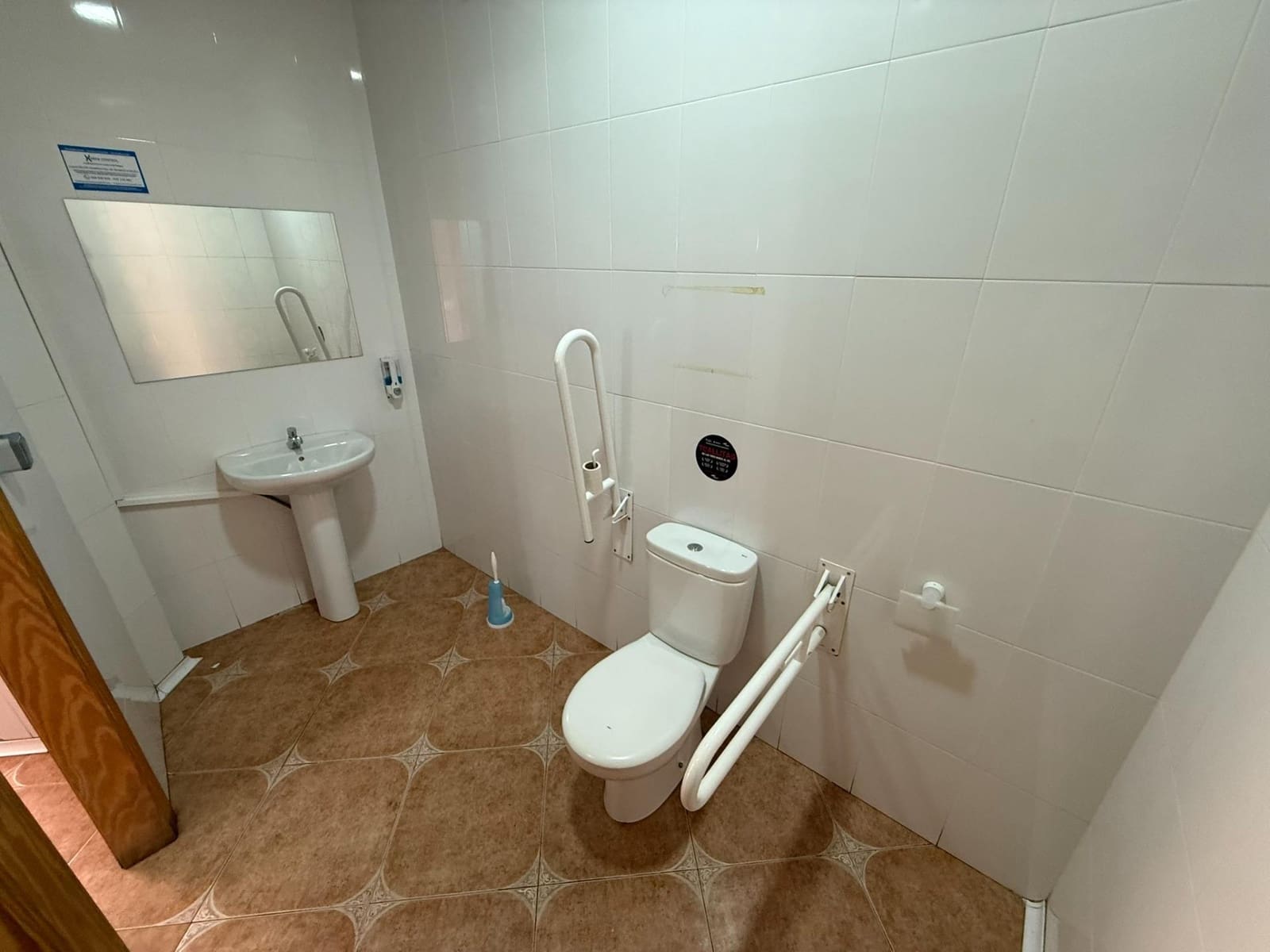 Kommersiell till salu i Aguilas - 130 000 € (Ref: 9649983)