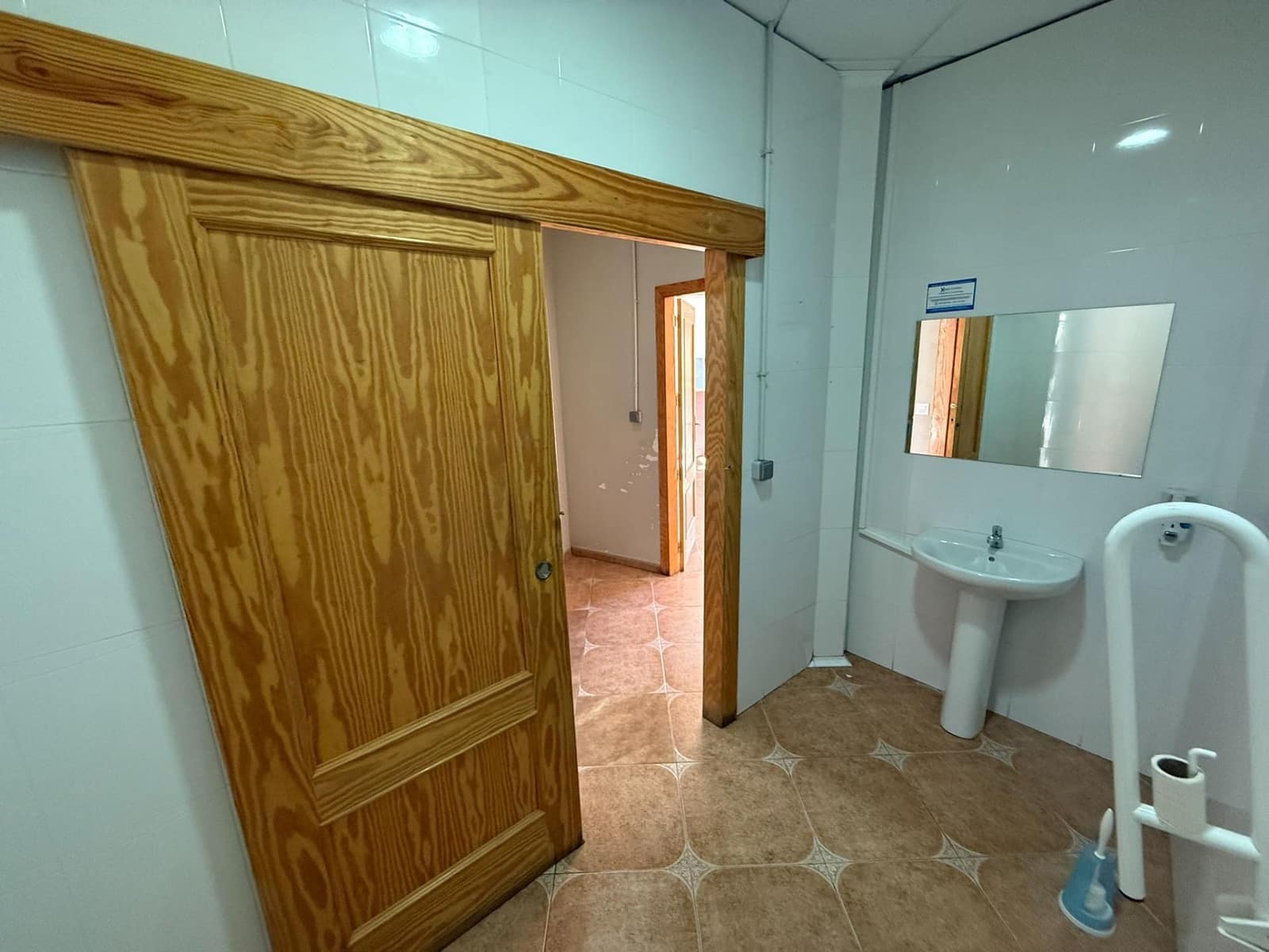 Kommersiell till salu i Aguilas - 130 000 € (Ref: 9649983)