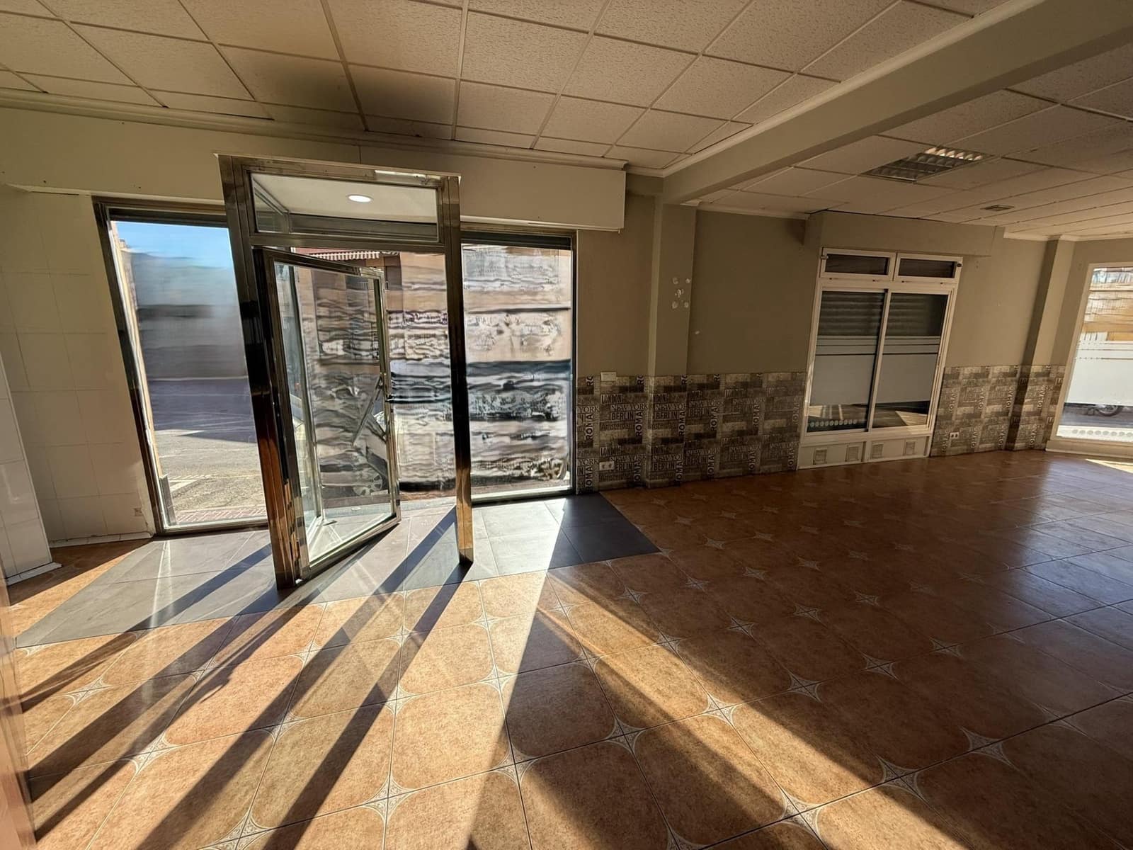 Kommersiell till salu i Aguilas - 130 000 € (Ref: 9649983)